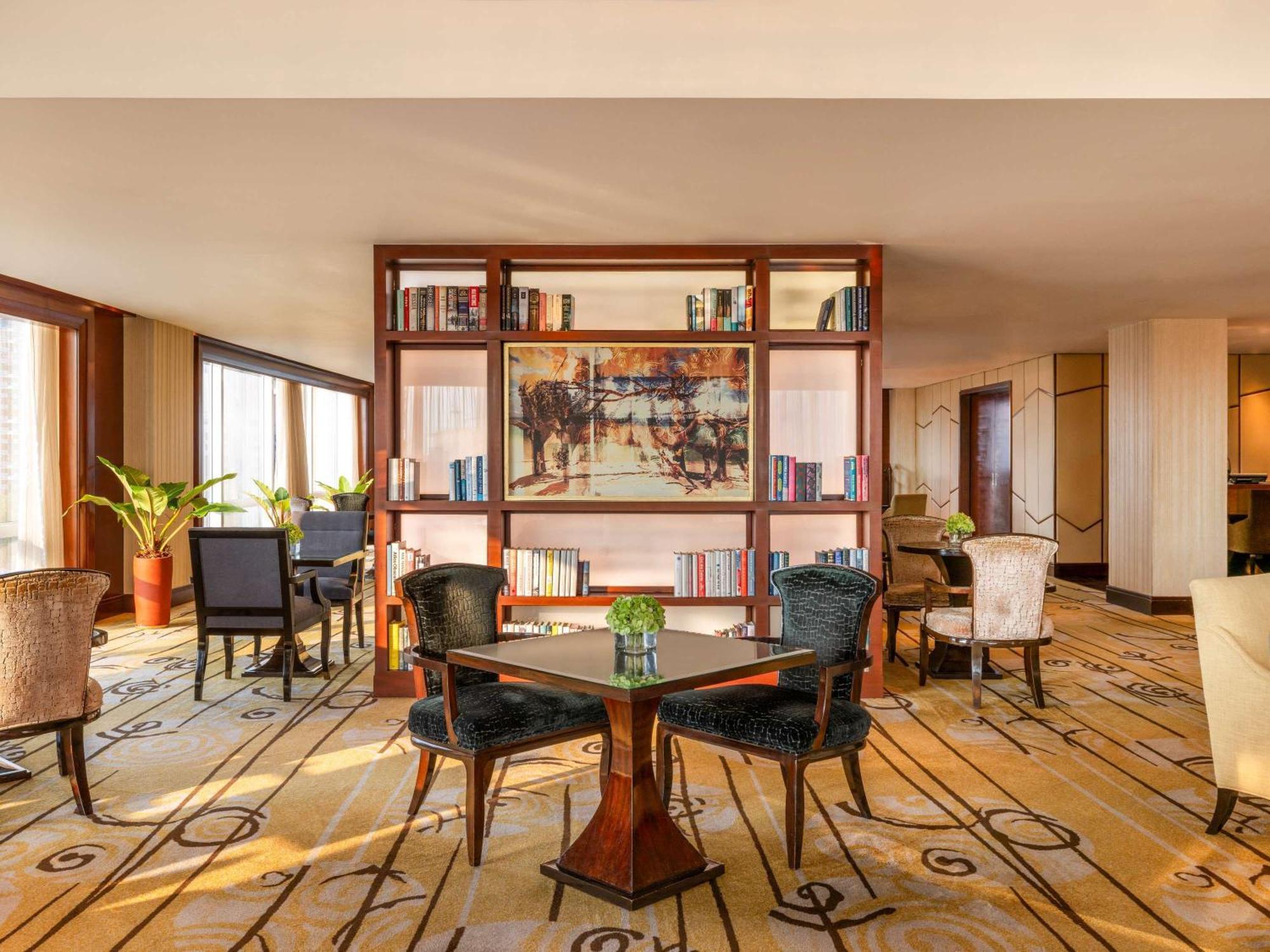 Fairmont Makati Hotel 5*