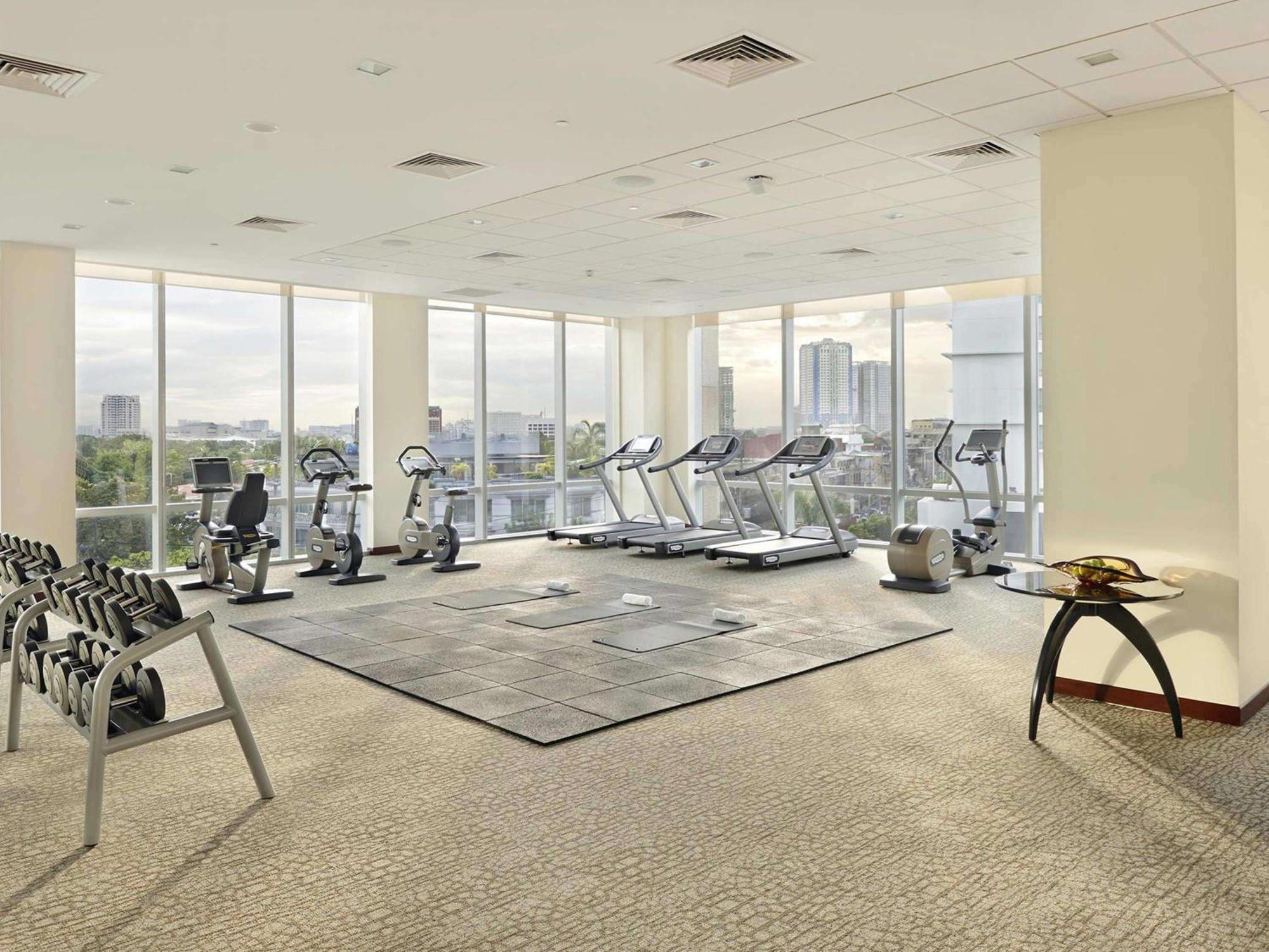 Fairmont Makati 5*