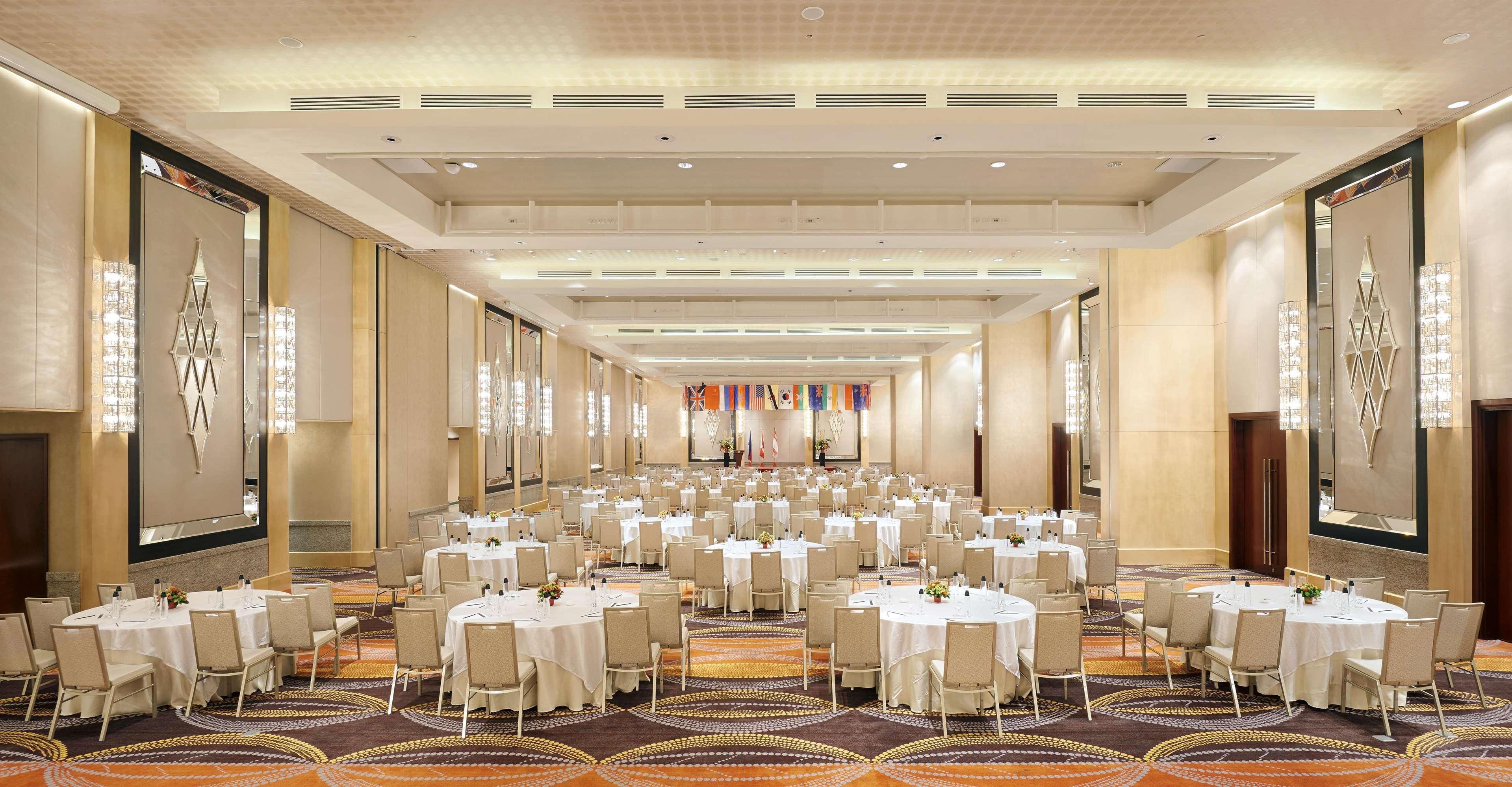 Fairmont Makati Hotel 5*