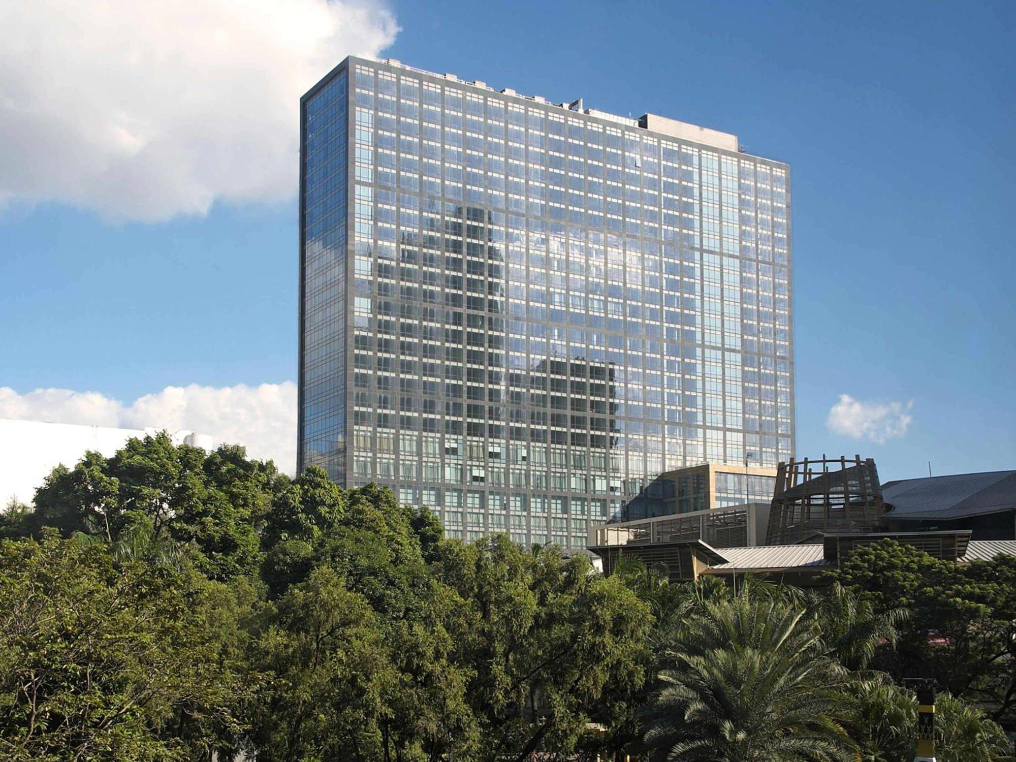 Fairmont Makati 5*